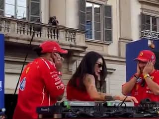 Leclerc en Hamilton verpesten dj-set met druk op verkeerde knop