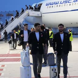 Iraans voetbalelftal onder zware beveiliging aangekomen in M