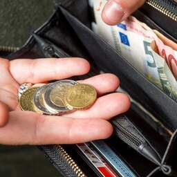 Banken adviseren cash in huis te halen: 'Haal verschillende briefjes en munten'