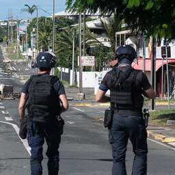 Frankrijk zes 600 agenten in om controle terug te krijgen in Nieuw-Caledonië