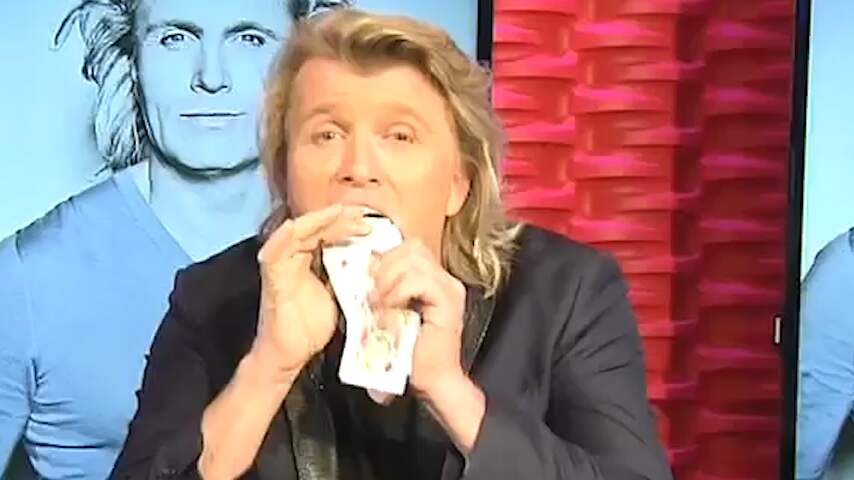 Hans Klok blaast Amerikaanse presentator omver met kaarttrucs