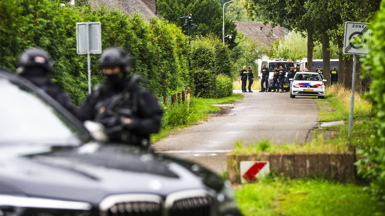 Live Overasselt | Opnieuw wapens gevonden, tóch geen 35 verdachten opgepakt