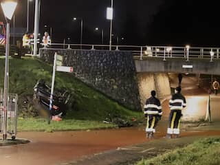 Twee zwaargewonden na politieachtervolging waarbij agenten hebben geschoten