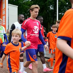 Frenkie de Jong werkt bij eerste training Oranje richting EK alleen warming-up af
