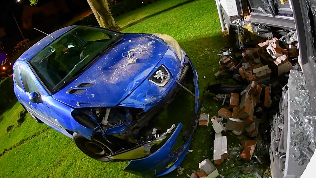 Video | Gevel in puin door stuurfout van overbuurman in Riethoven