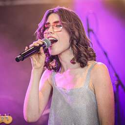 Gelderse zangeres Emma Luca wint Regio Songfestival
