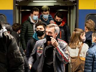 RIVM ziet maatregelen omikron afremmen: 'Maar bereid je voor op het ergste'