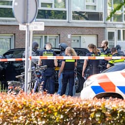 Auto met explosieven crasht in Amsterdam na achtervolging, buurt ontruimd