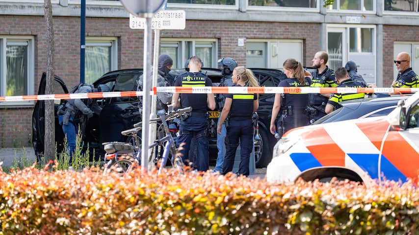 Situatie in Osdorp weer veilig nadat auto met explosieven was gecrasht
