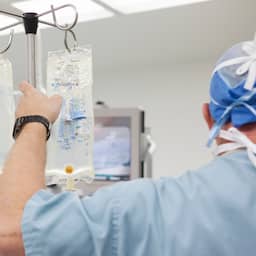 Anesthesioloog vrijgesproken na betasten borsten: 'Grensoverschrijdend gedrag'