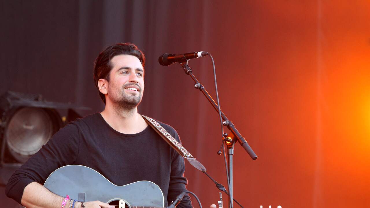Foto bij Zanger Dotan is vader geworden van een dochter