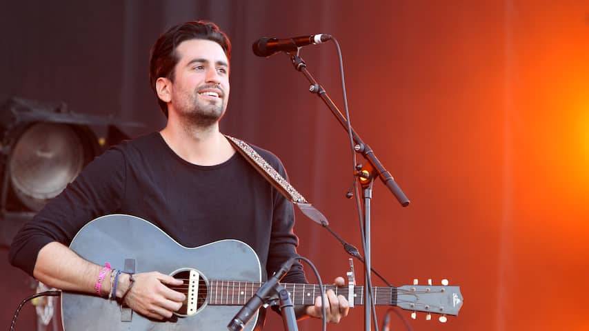 Zanger Dotan is vader geworden van een dochter