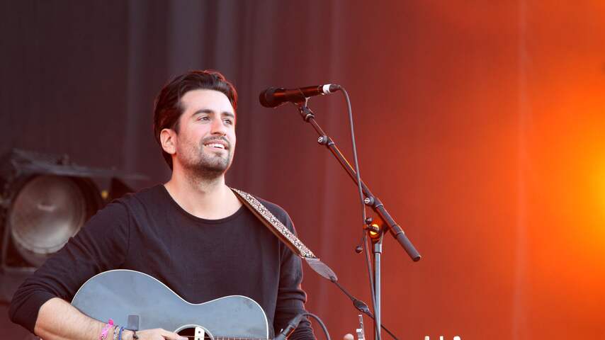 Foto bij Zanger Dotan is vader geworden van een dochter