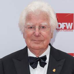 Bekende artiesten eren Gerard Cox op zijn verjaardag in Luxor