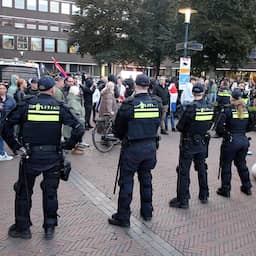 Video | Politie houdt twee groepen betogers uit elkaar in Amersfoort