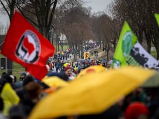Duizenden mensen bij protest tegen ontruiming Duits 'bruinkooldorp' Lützerath
