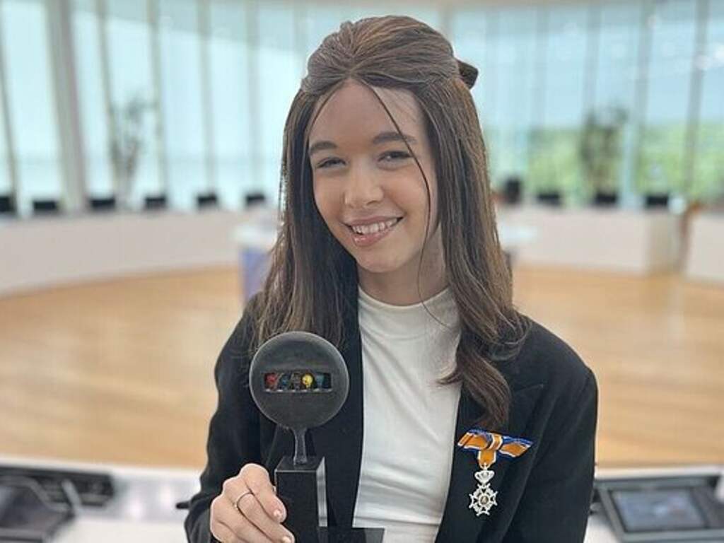 Ongeneeslijk zieke Jade (17) krijgt als jongste koninklijke onderscheiding