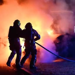 Auto crasht bij McDonald's na snelle achtervolging in Udenhout en vat vlam