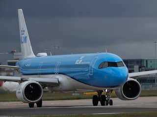 KLM zit in zwaar weer en bedenkt vier toekomstscenario's voor nieuwe koers