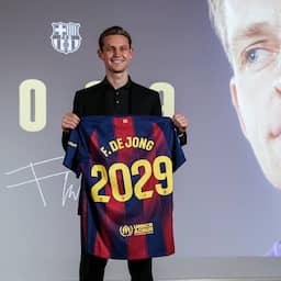 Frenkie de Jong baalt van berichtgeving over zijn salaris: 'Sterk overdreven'