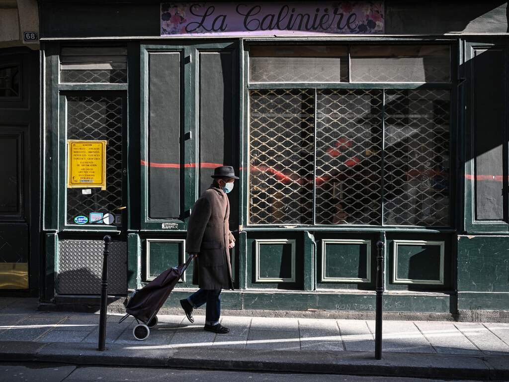Franse lockdown gaat in: mensen mogen maximaal 10 kilometer van huis