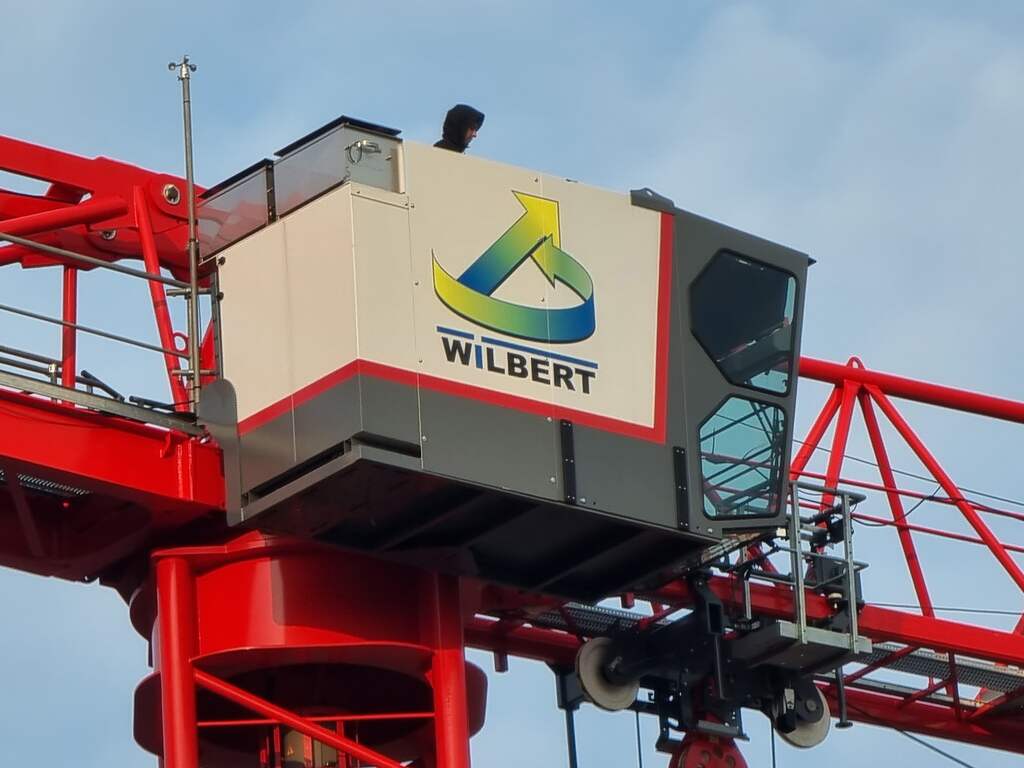 Station Groningen tijdelijk ontruimd om persoon in torenkraan