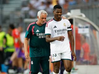 Mourinho looft rechtsbuiten Dumfries na 'geweldig' debuut in oefenduel Real