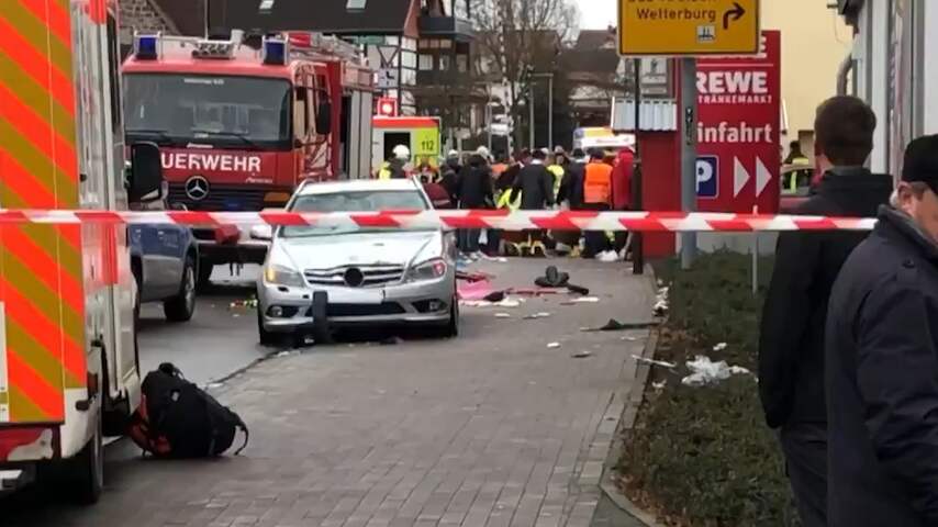 Ravage nadat auto op publiek inrijdt bij Duitse carnavalsparade