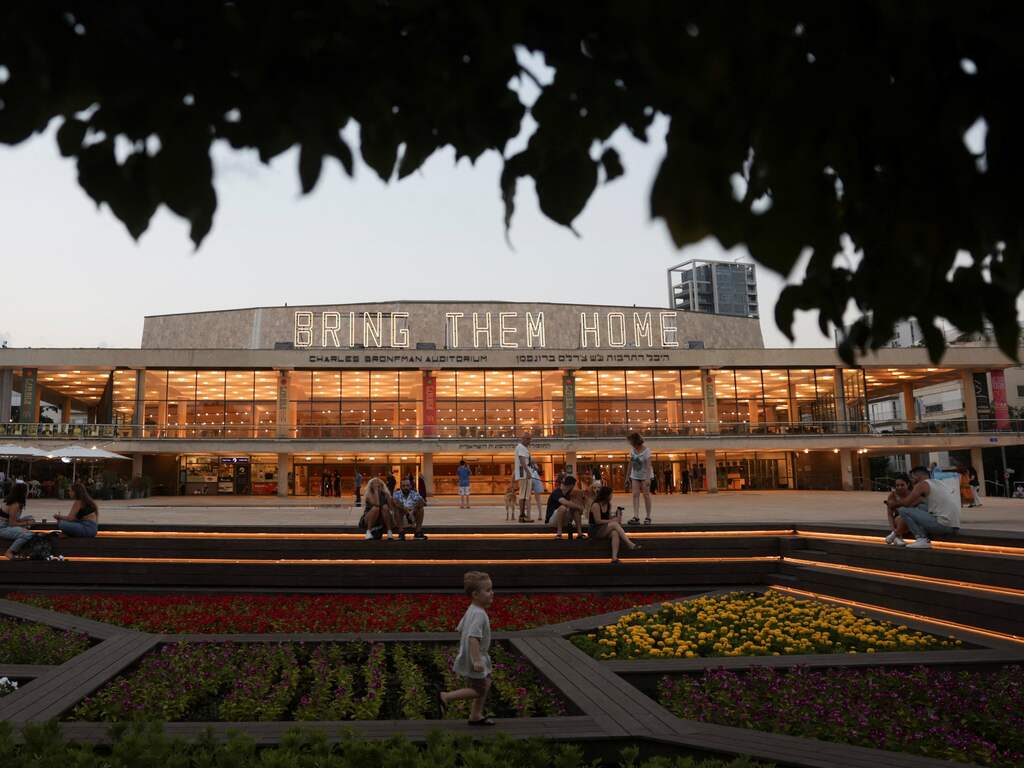 Hamas zegt gijzelaar te hebben gedood en twee anderen te hebben verwond