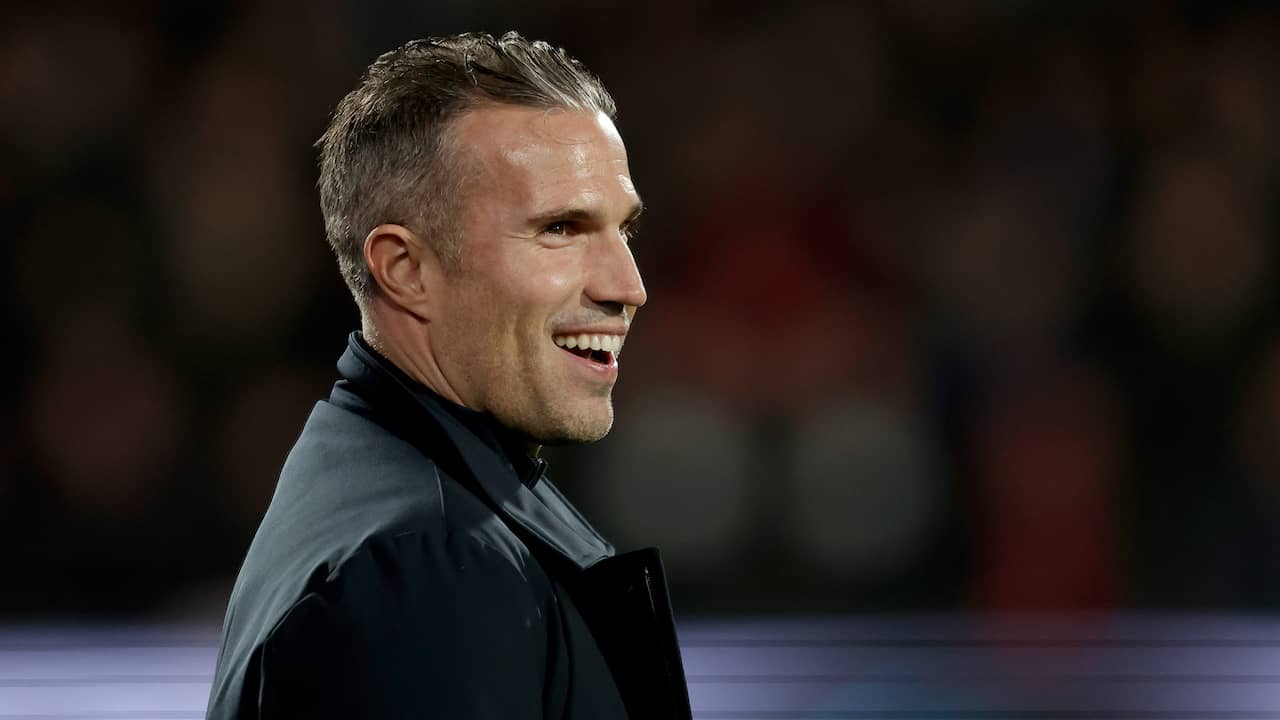 Van Persie verwacht spektakel in topper tegen PSV: 'Niveau zal heel hoog zijn'