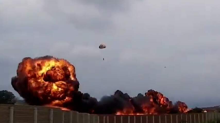 Piloot activeert schietstoel vlak voor dodelijke crash in Italië