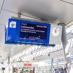 NS-borden gaan in donkere modus zodat ze minder stroom vreten