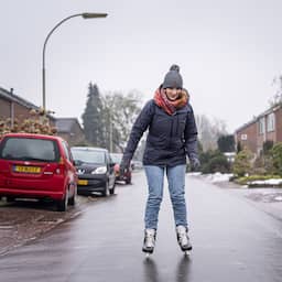 Schaatsen op straat: Noord-Nederland pakt leven weer op na code rood door ijzel