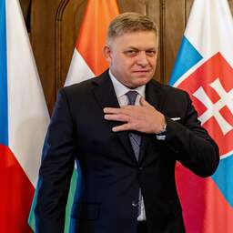 Slowaakse premier Fico nog in levensgevaar: dit weten we nu over de aanslag