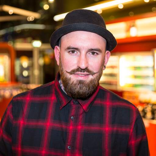 Illustratie bij: Collega's reageren geschokt op overlijden Ben Saunders: 'Zo met je gelachen'