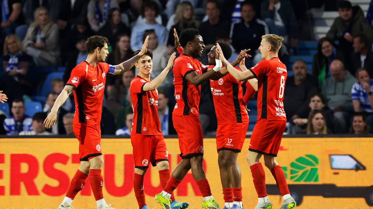 Live play-offs | Return Willem II-RKC met Michiel Kramer in de basis begonnen