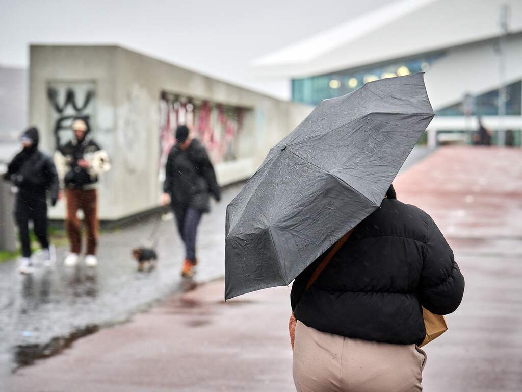 Weerbericht | Stevige buien en krachtige wind, ook kans op hagel en onweer