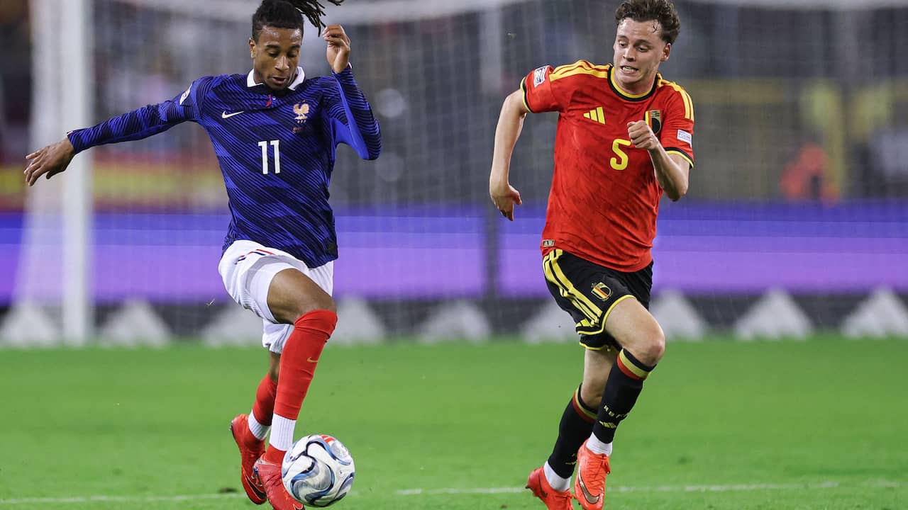 Fransman Olise dribbelt halve veld over en plaatst bal in de hoek tegen België