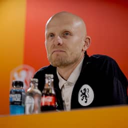 Veurink neemt geen risico's voor cruciale Oranjeduels: 'Van Asten is teleurgesteld'