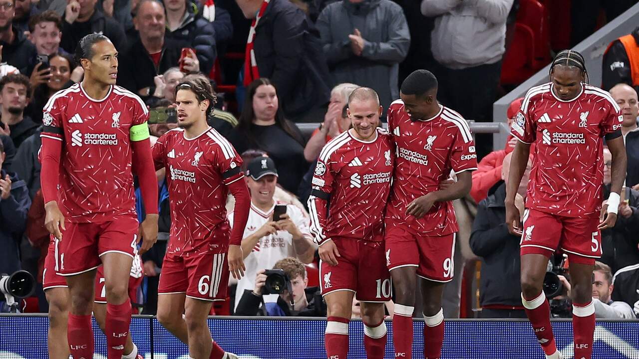 Foto bij Liverpool wint Champions League-topper onder toeziend oog Xavi, PSG haalt uit