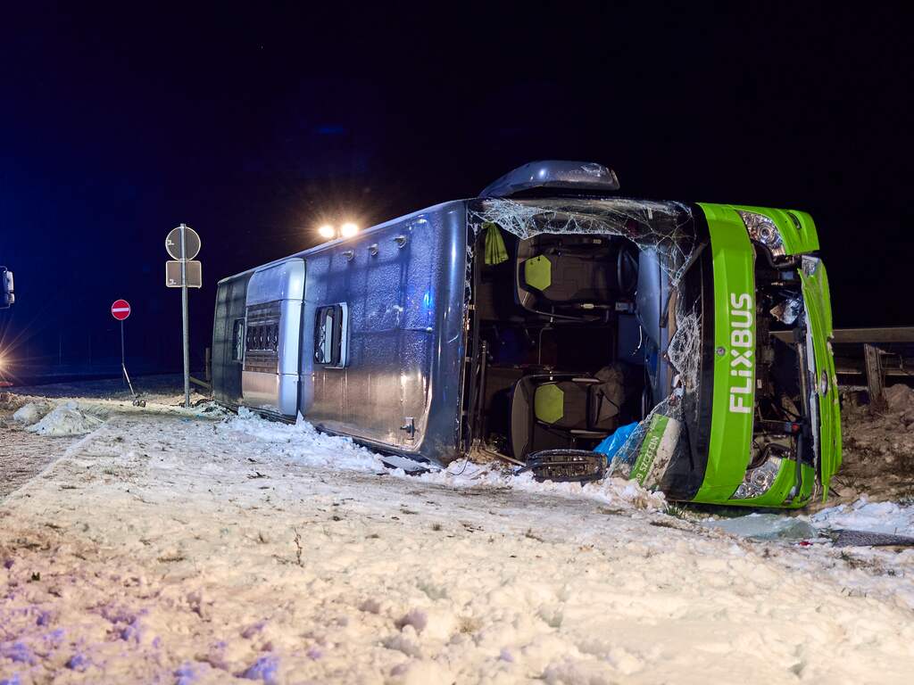 Twee doden en vier zwaargewonden bij ongeluk met FlixBus in Oost-Duitsland