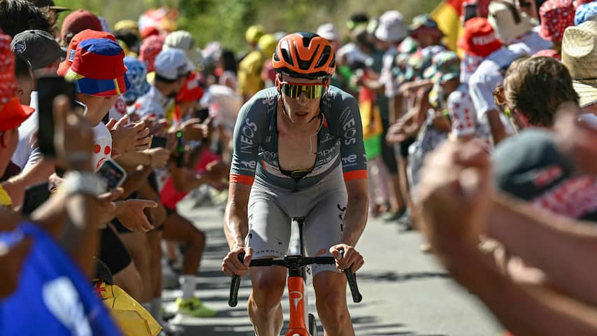 Van fan in 2018 naar koploper in 2026: Arensman geniet van feest op Alpe d'Huez