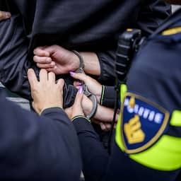 Man (23) opgepakt die 10.000 euro buitmaakte met seksueel afpersen vrouwen