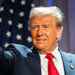 Trump tekent inreisverbod: mensen uit twaalf landen mogen VS niet meer in