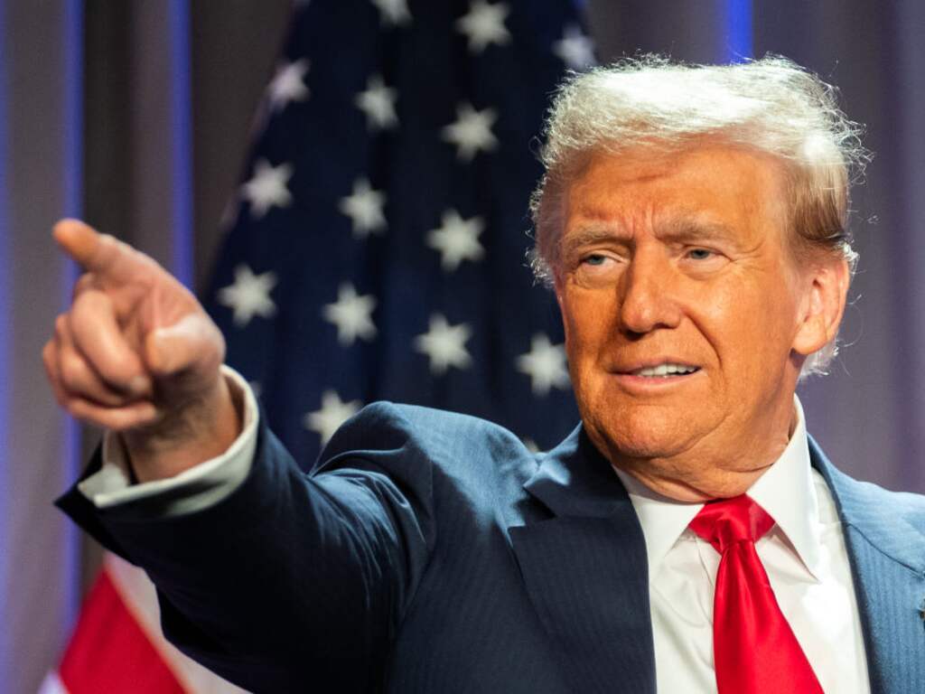 Trump tekent inreisverbod: mensen uit twaalf landen mogen VS niet meer in