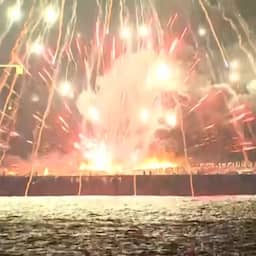 Video | Vuurwerk schiet alle kanten op bij festival in Japan