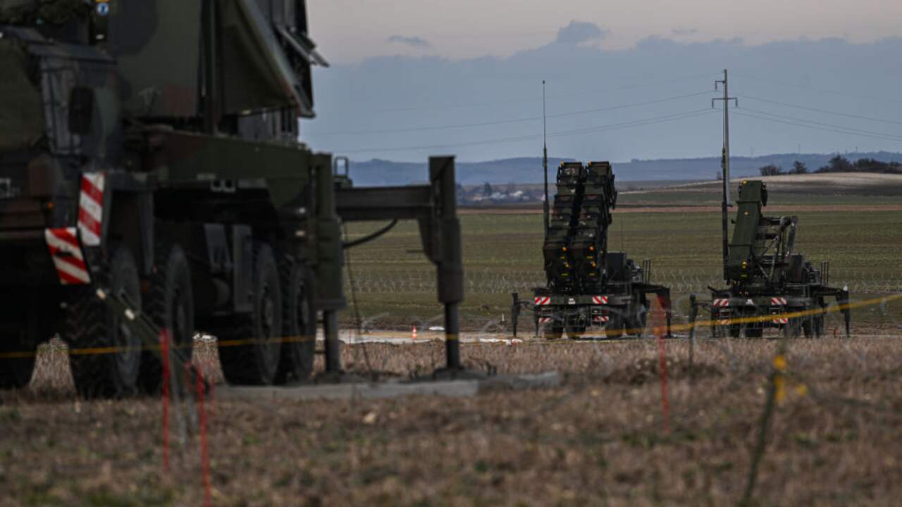 Foto bij Zelensky meldt deal voor levering van broodnodige Patriot-luchtafweerraketten
