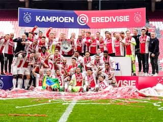 Ajax voor de 35e keer kampioen van Nederland dankzij ruime zege op Emmen