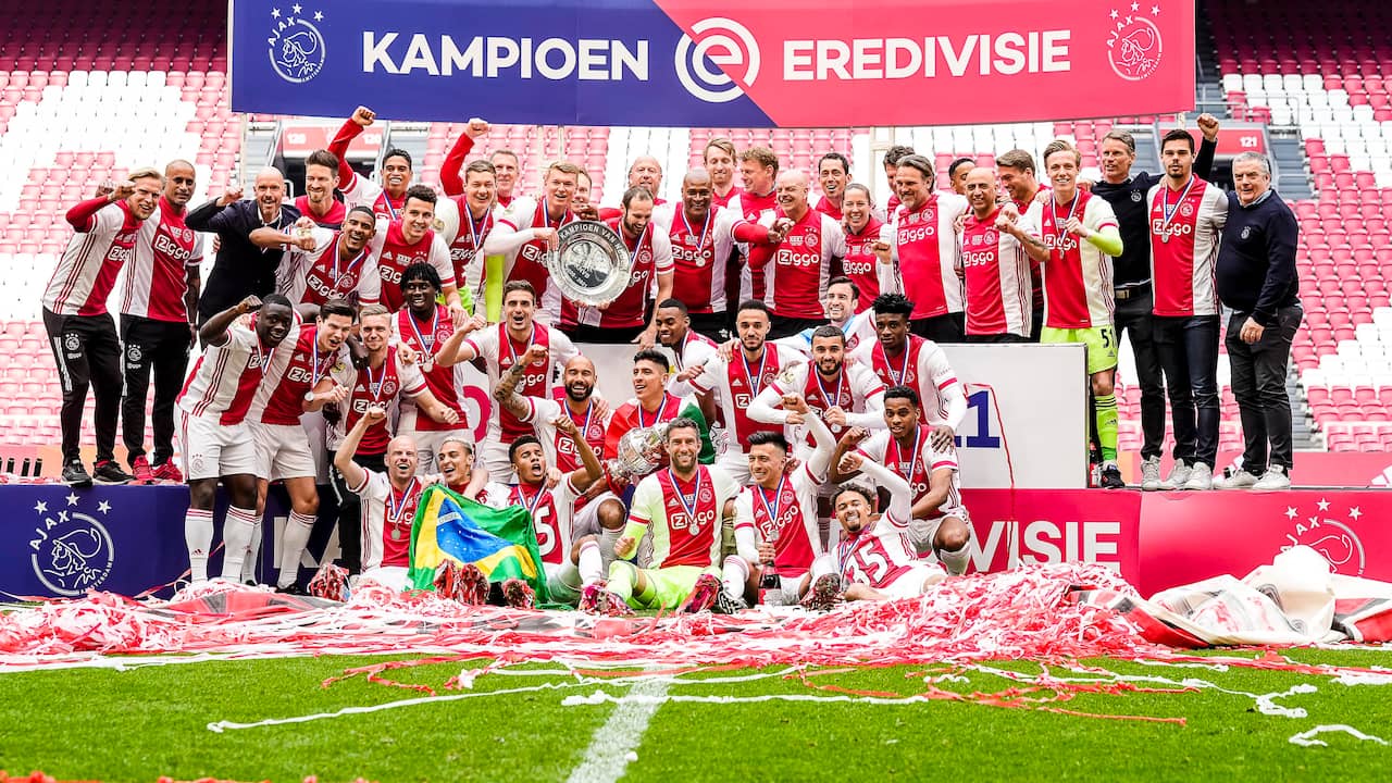 Ajax voor de 35e keer kampioen van Nederland dankzij ruime zege op