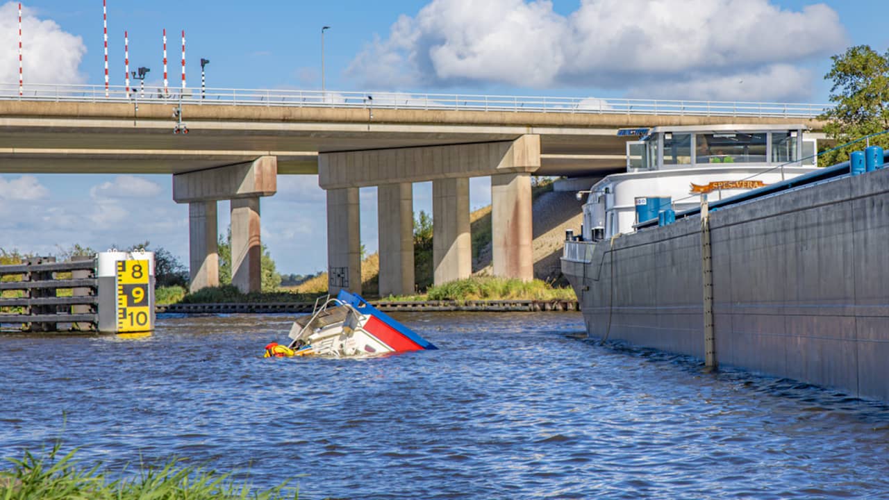 Uit water gehaalde vrouw overleden na aanvaring schip en motorboot in Friesland
